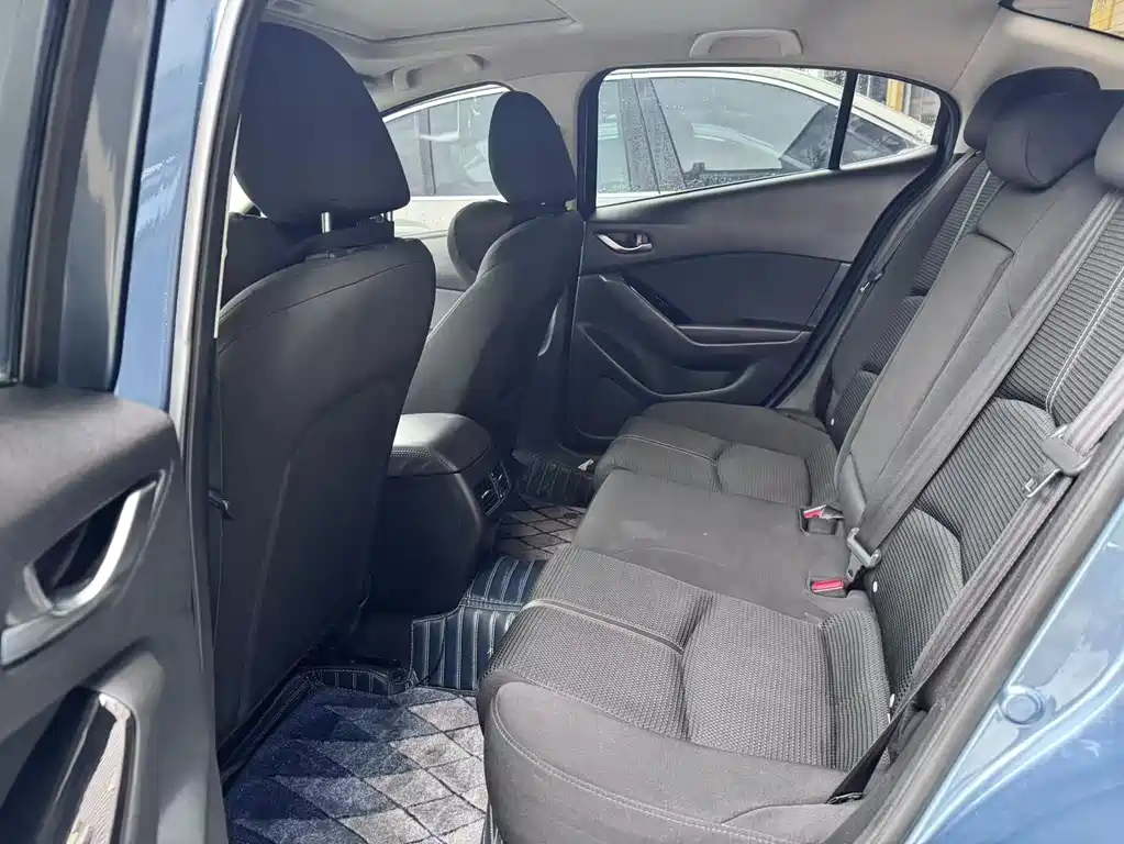 Mazda 3 Axela - фото 4