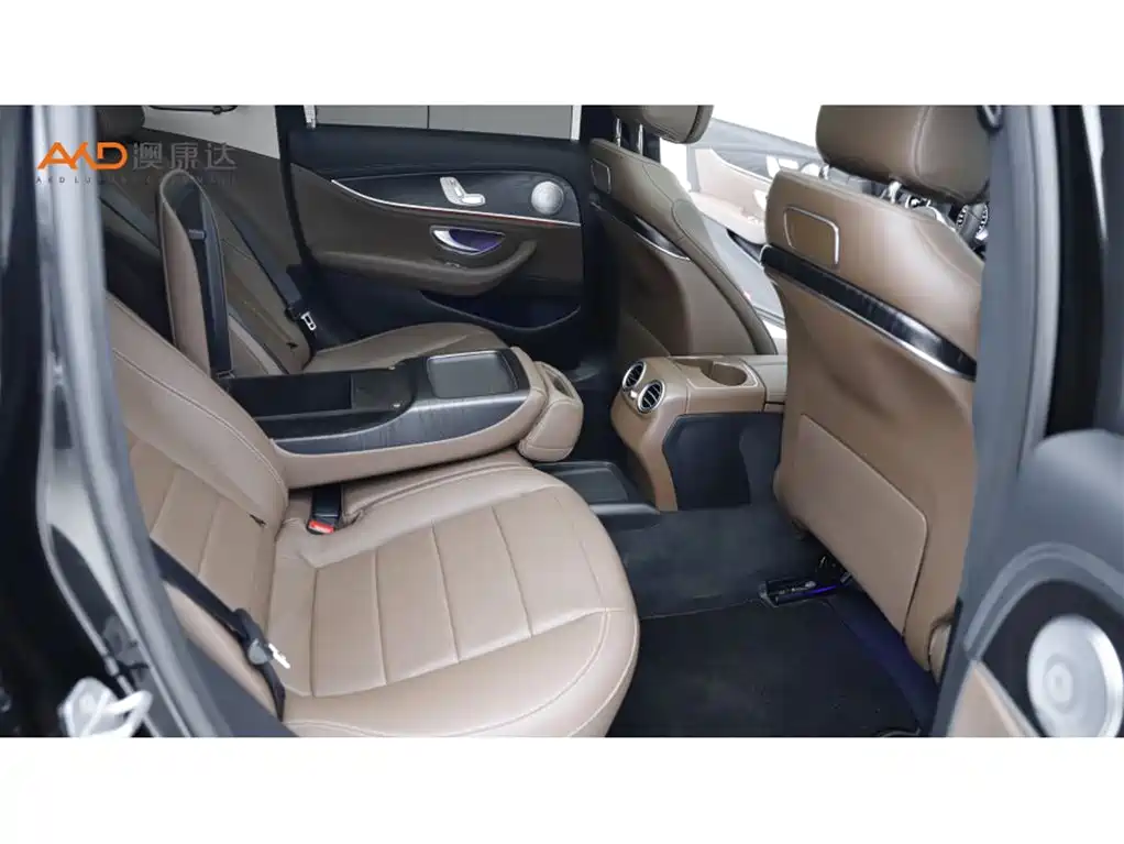 Mercedes-Benz E-Class — миниатюра 8