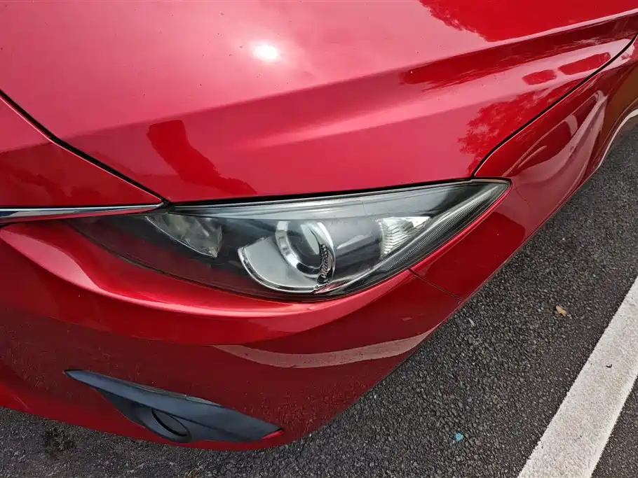 Mazda Mazda3 3 2016 1.5L AT Luxury