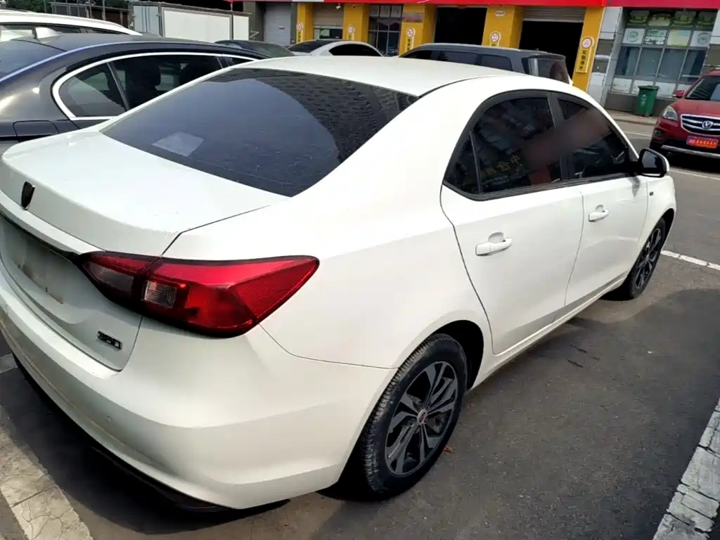 Roewe 360 — миниатюра 7