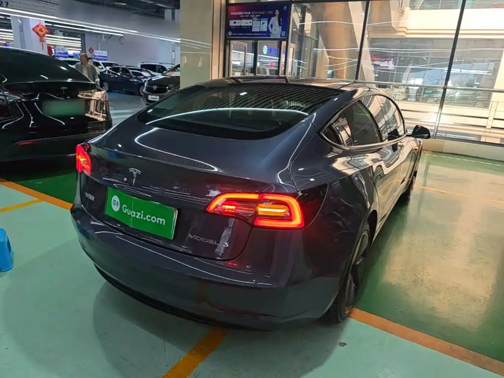 Tesla Model 3 — миниатюра 7