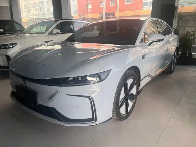 VOYAH LANTU CHASING LIGHT 2024