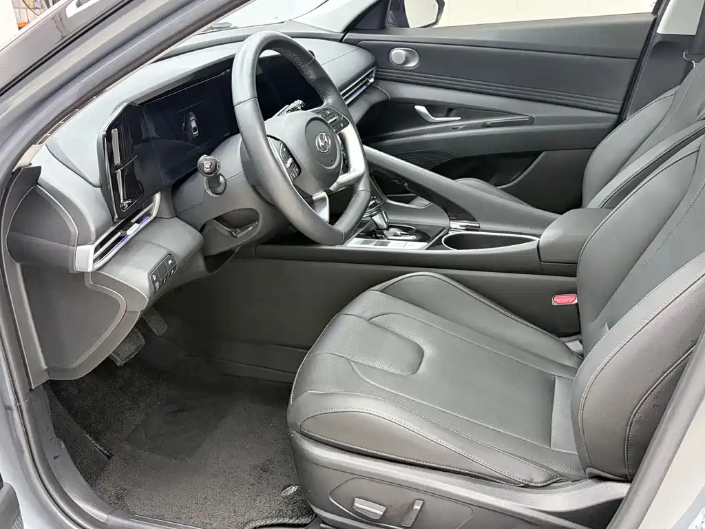 Hyundai Elantra — миниатюра 8