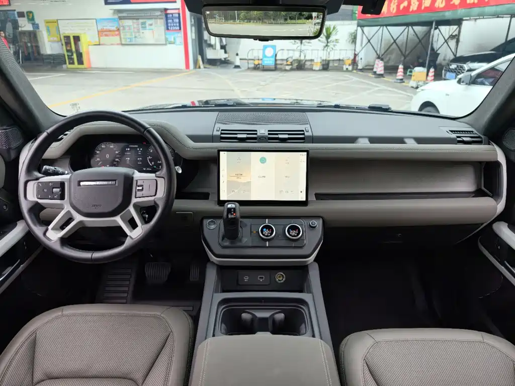 Land Rover Defender — миниатюра 8