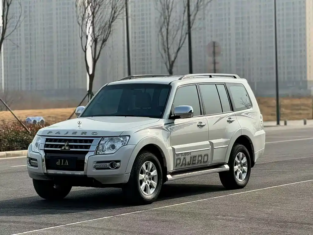 Mitsubishi Pajero (Import) 2020