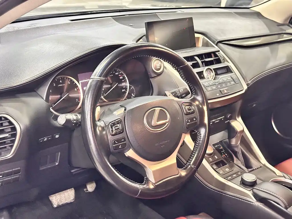 Lexus NX 2015 200t