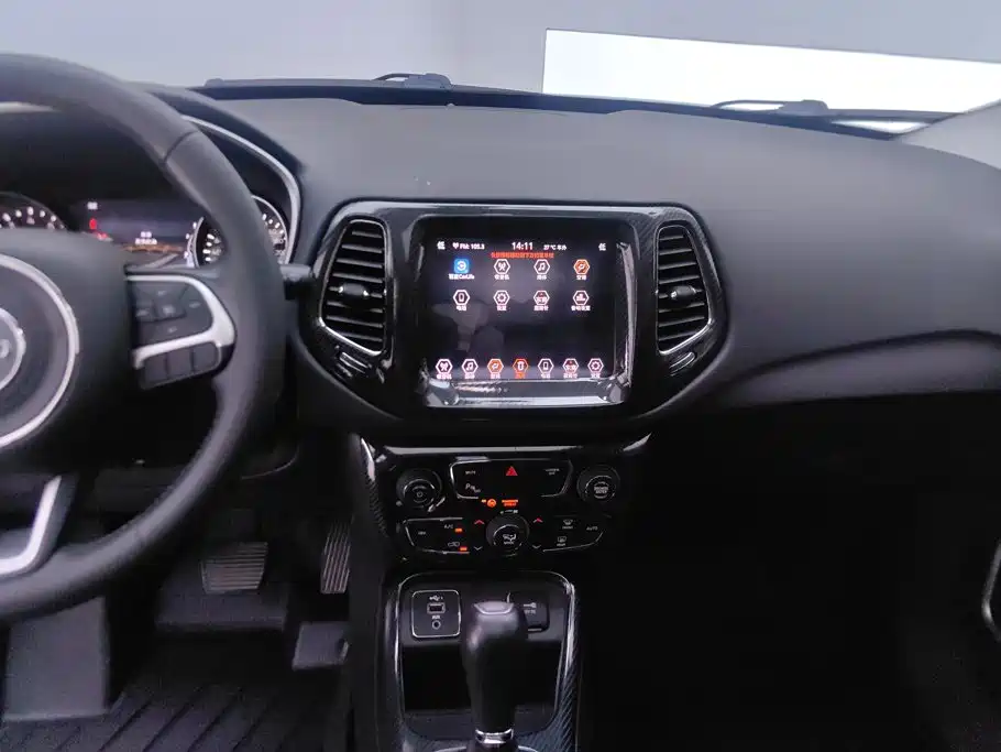 Jeep Compass — миниатюра 13