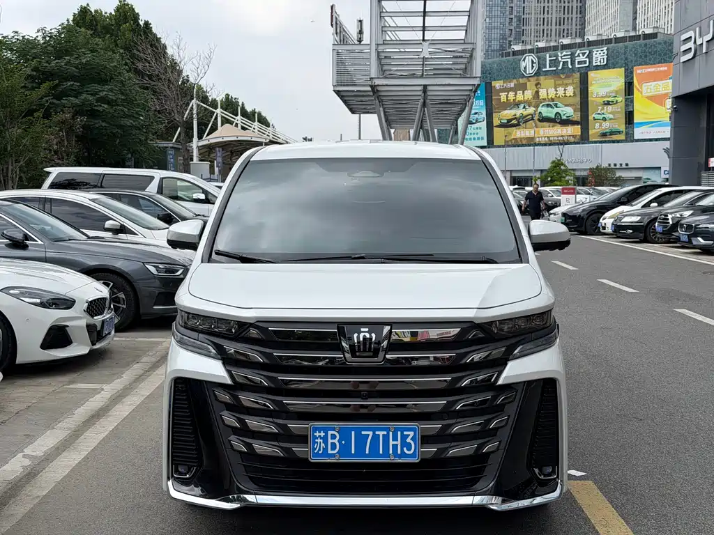 Toyota Vellfire — миниатюра 2