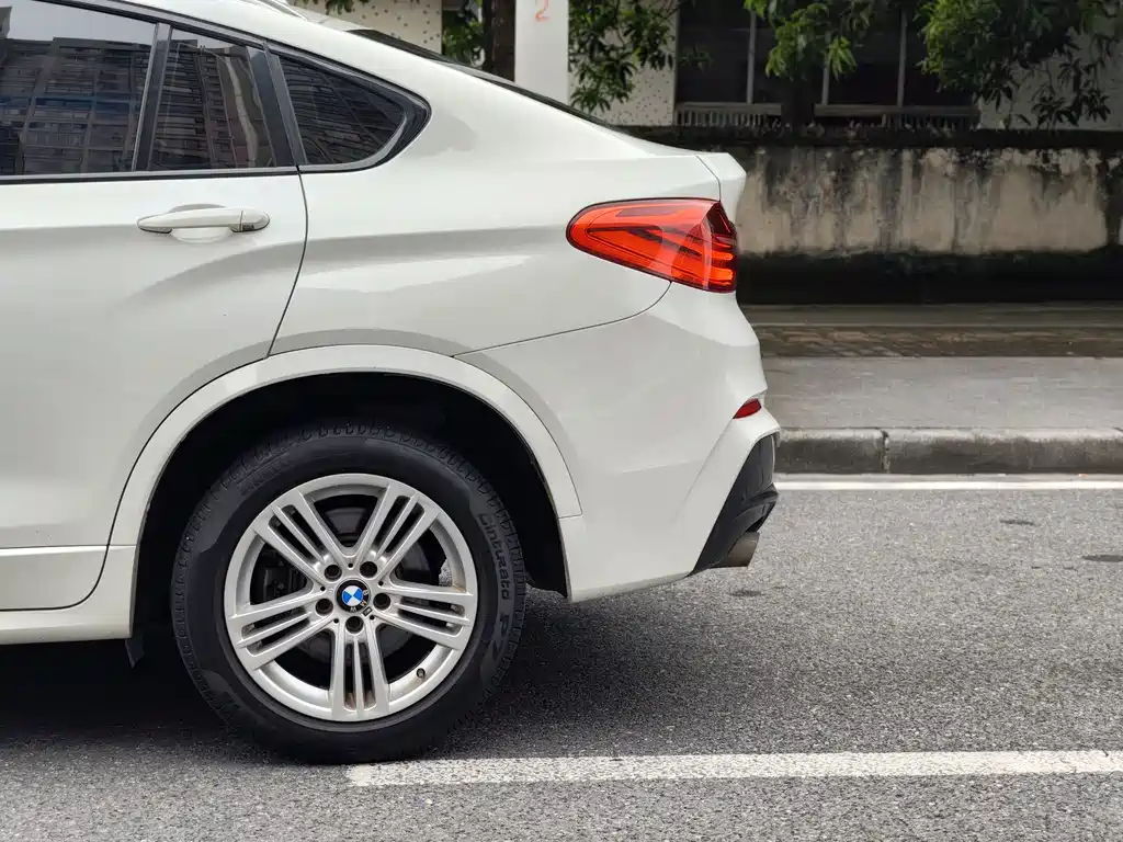 BMW X4 — миниатюра 10
