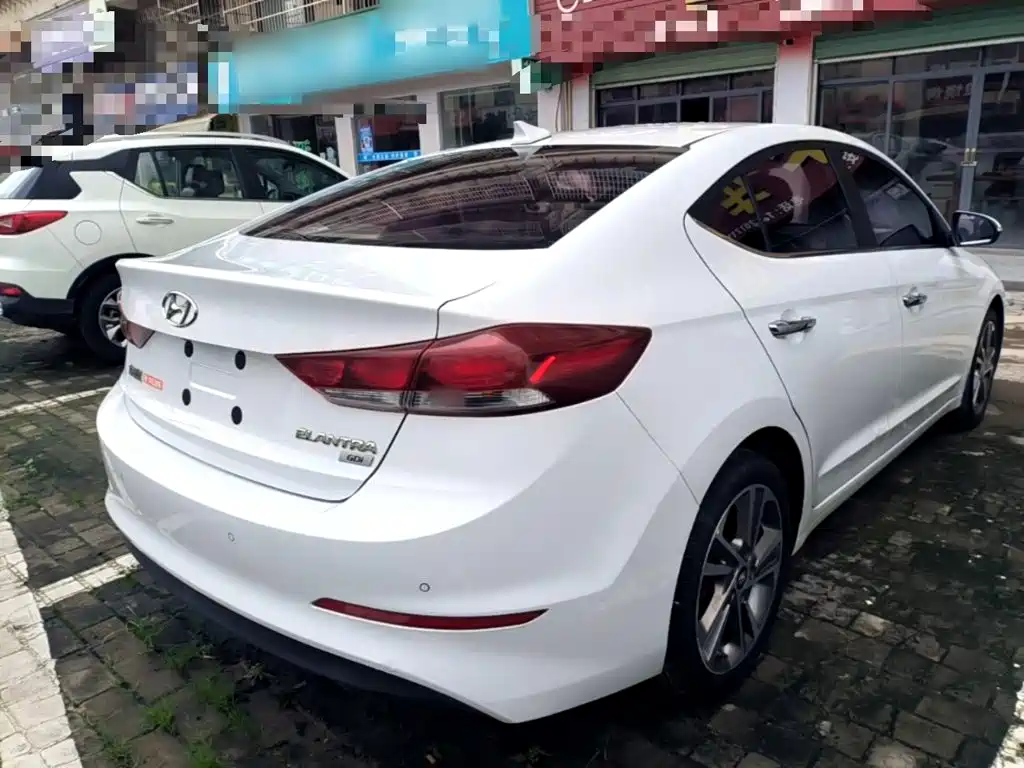 Hyundai Elantra — миниатюра 7
