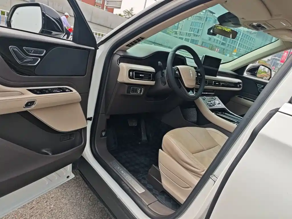 Lincoln Aviator (Import) — миниатюра 16