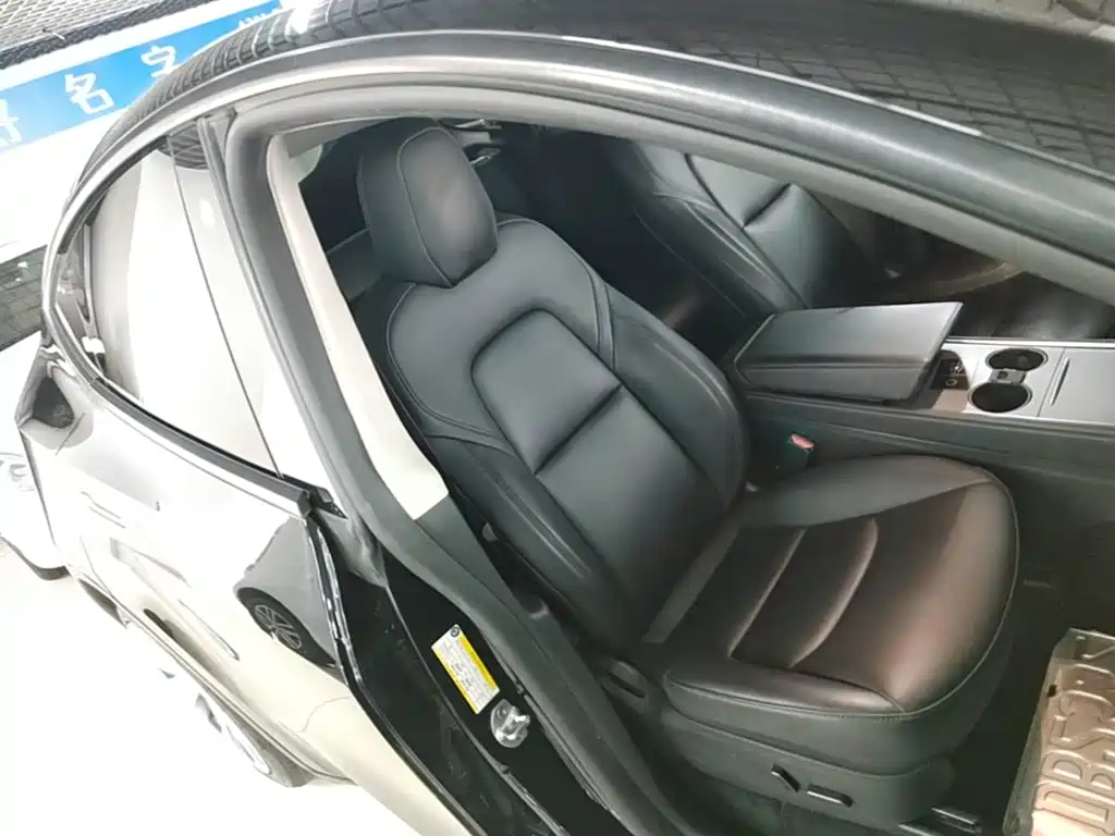 Tesla Model Y — миниатюра 25