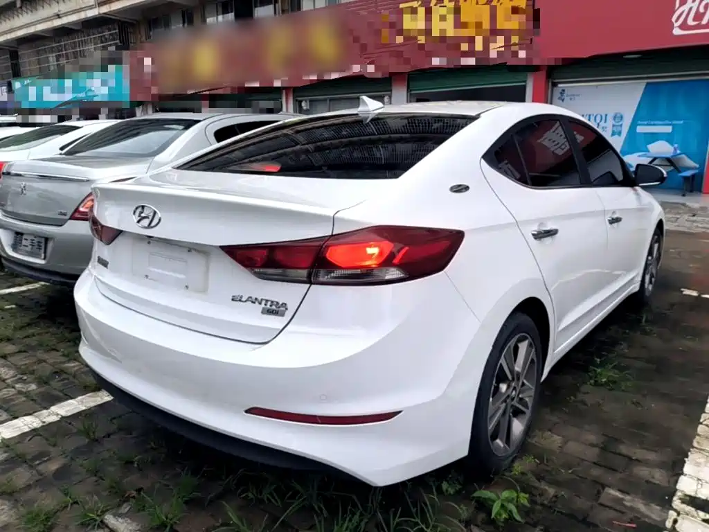 Hyundai Elantra — миниатюра 7