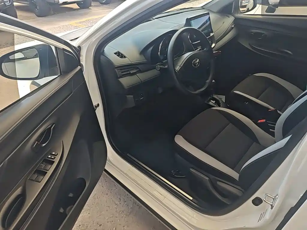 Toyota Yaris L — миниатюра 16