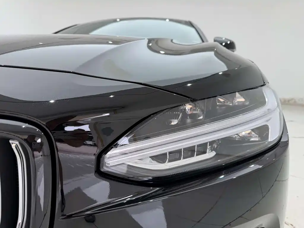 Volvo S90 2024 B5 Luxury
