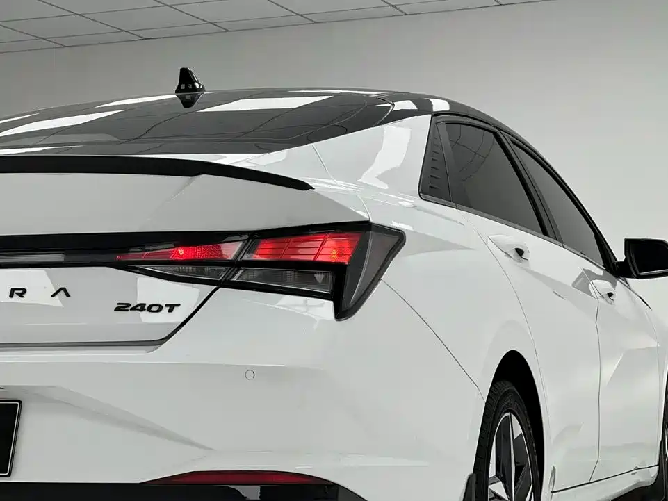 Hyundai Elantra — миниатюра 14