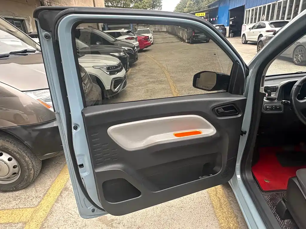 Wuling MINIEV — миниатюра 9