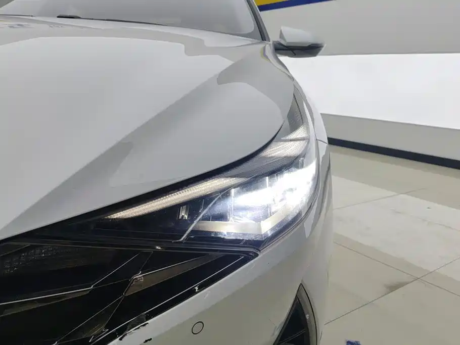 Hyundai Elantra — миниатюра 5