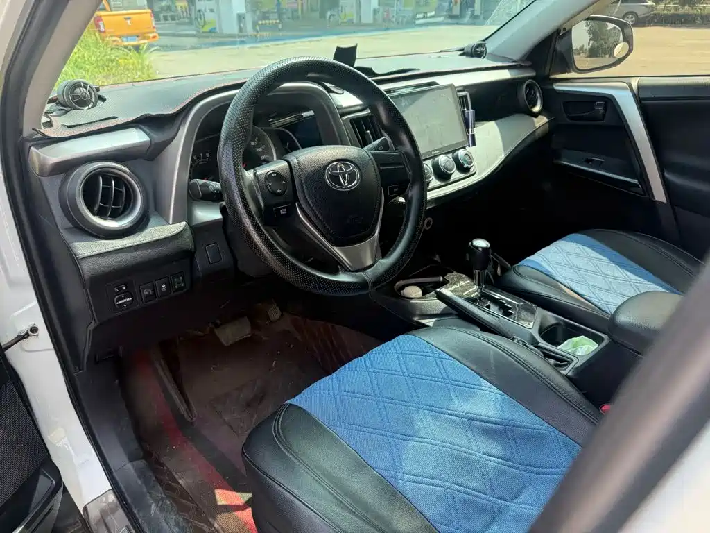 Toyota RAV4 — миниатюра 6