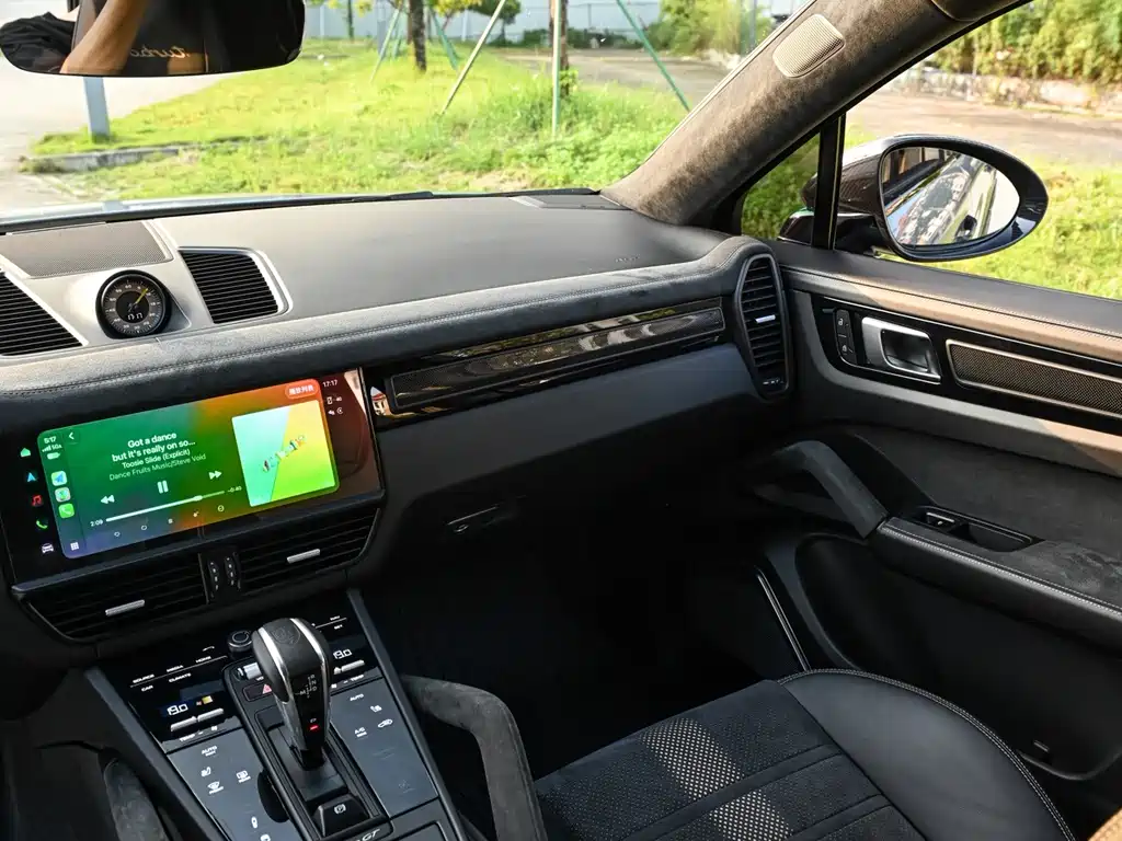 Porsche Cayenne — миниатюра 10