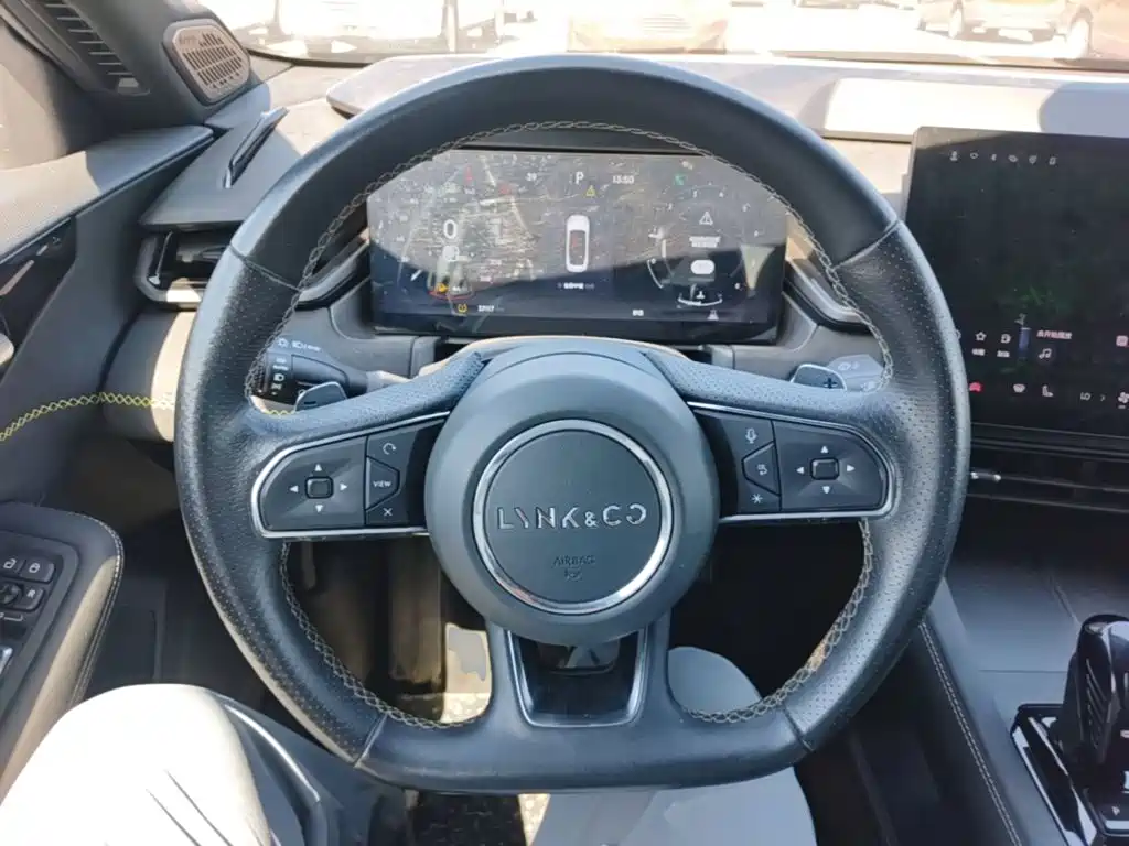 Lynk & Co 03 — миниатюра 11