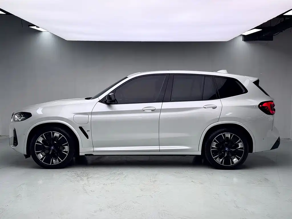 BMW iX3 — миниатюра 18