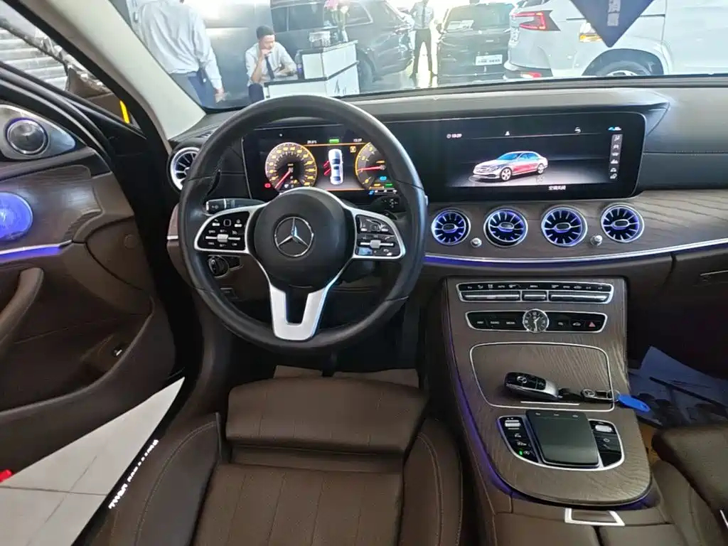 Mercedes-Benz E-Class — миниатюра 13
