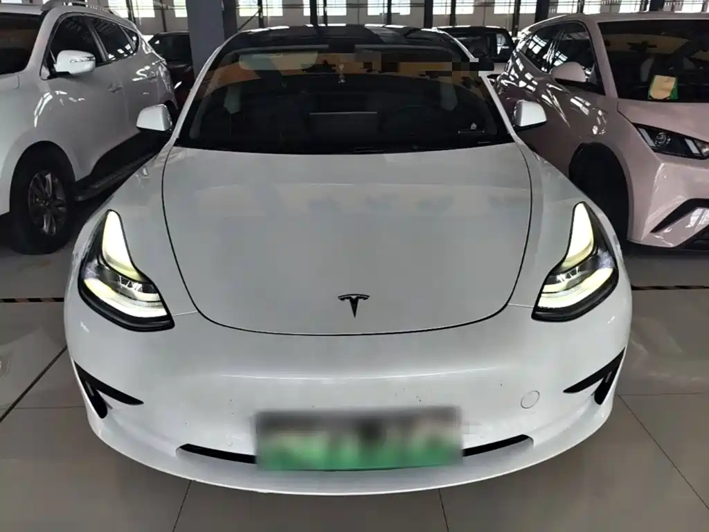 Tesla Model 3 — миниатюра 3