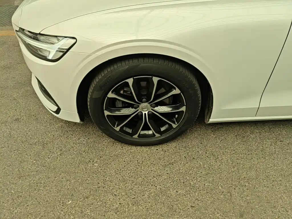 Volvo S60 — миниатюра 23