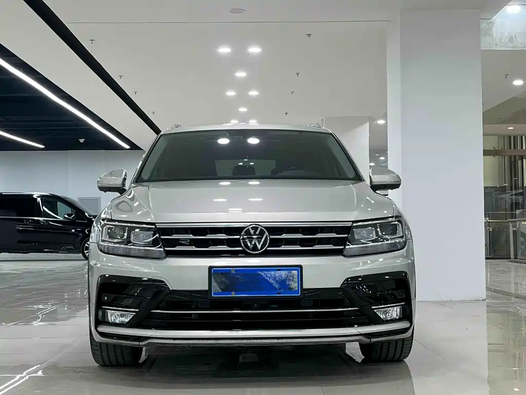 Volkswagen Tiguan L L 2021 330TSI AT Smart