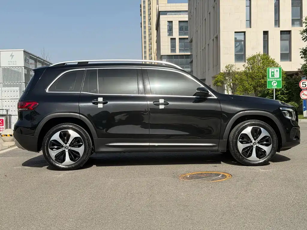 Mercedes-Benz GLB — миниатюра 13