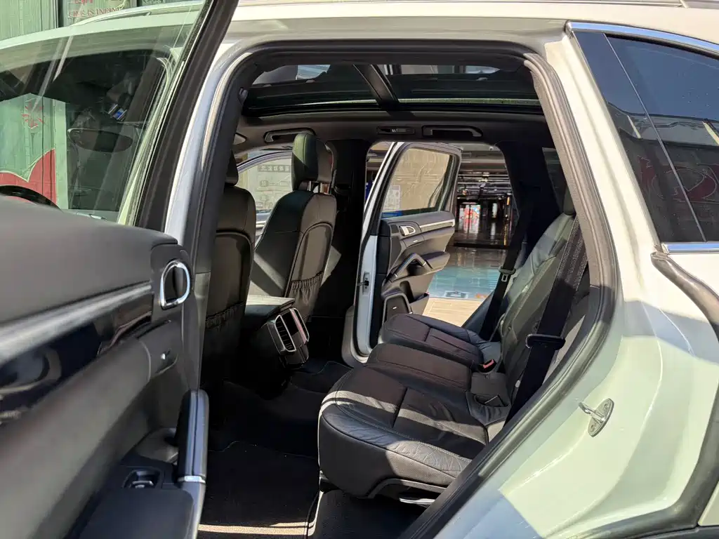 Porsche Cayenne — миниатюра 9