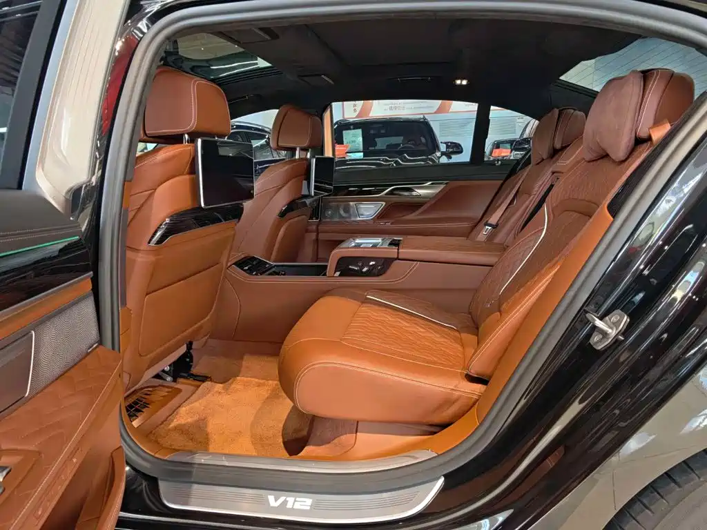 BMW 7 Series — миниатюра 20