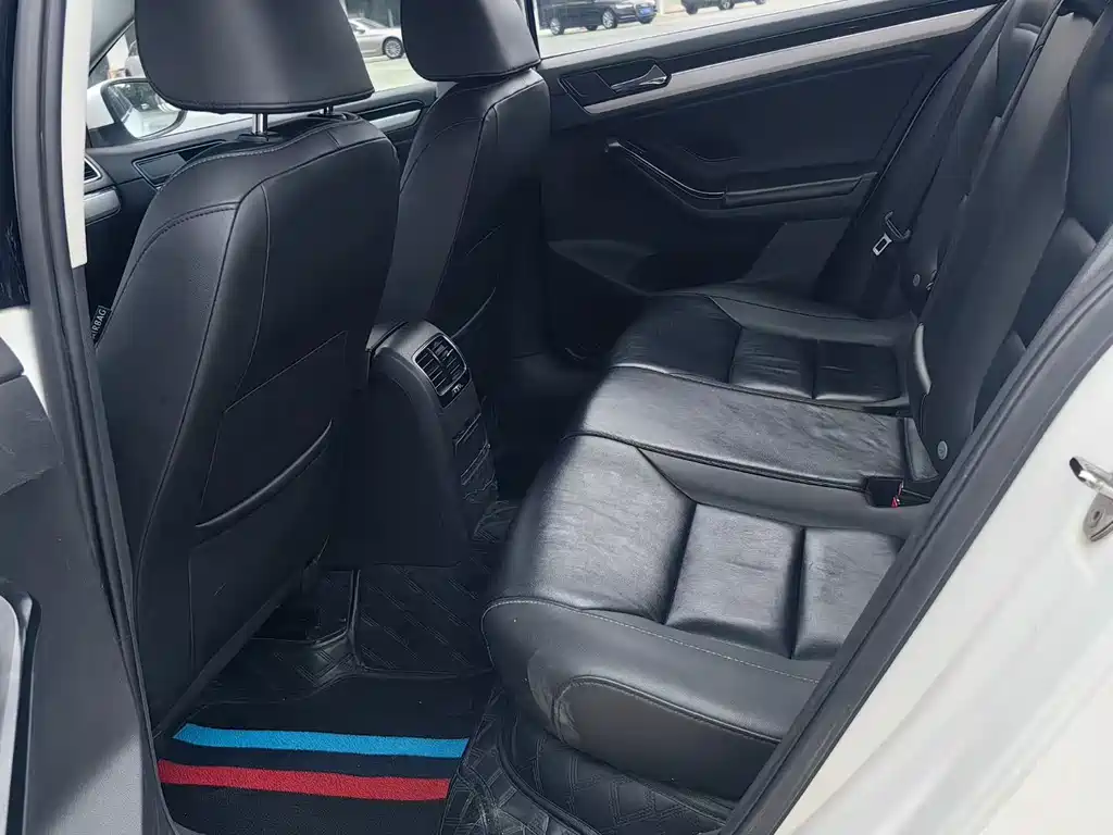Volkswagen Sagitar — миниатюра 7