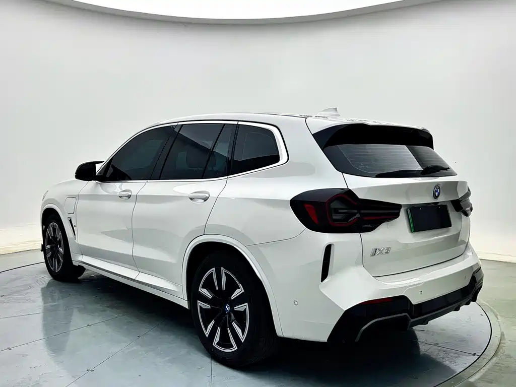 BMW iX3 — миниатюра 8