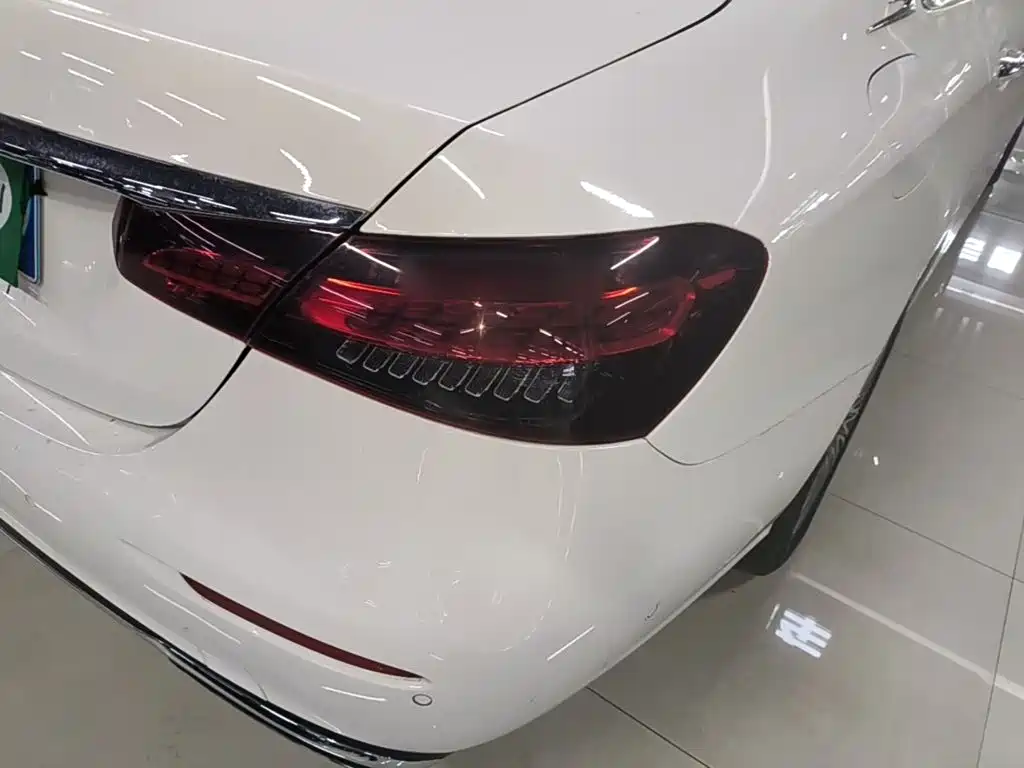 Mercedes-Benz E-Class — миниатюра 8