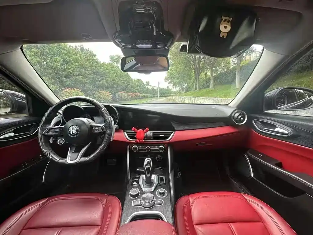 Alfa Romeo Giulia 2020 2.0T 280HP Luxury