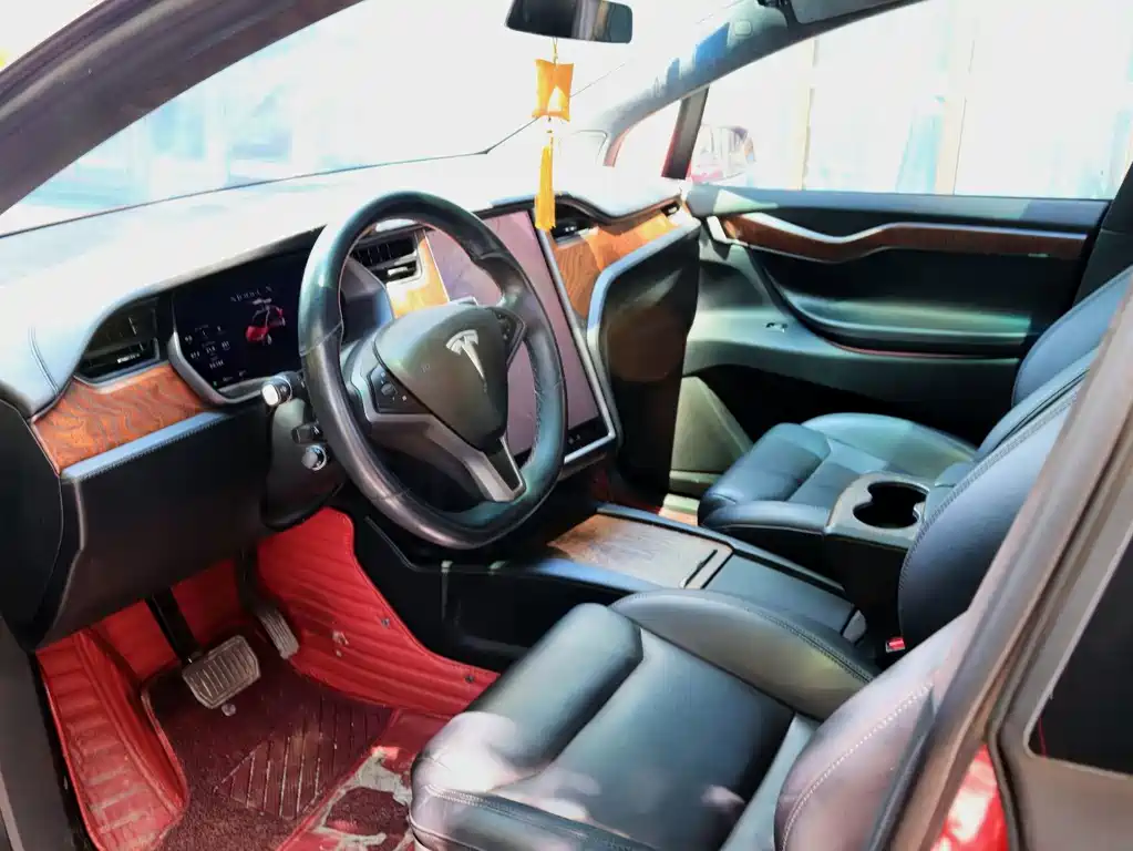 Tesla Model X — миниатюра 4