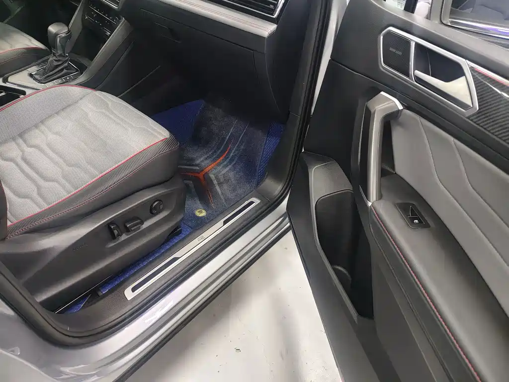 Volkswagen Tiguan L — миниатюра 11