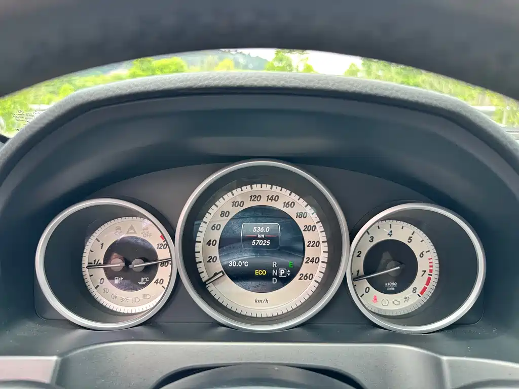 Mercedes-Benz E-Class (Import) — миниатюра 13