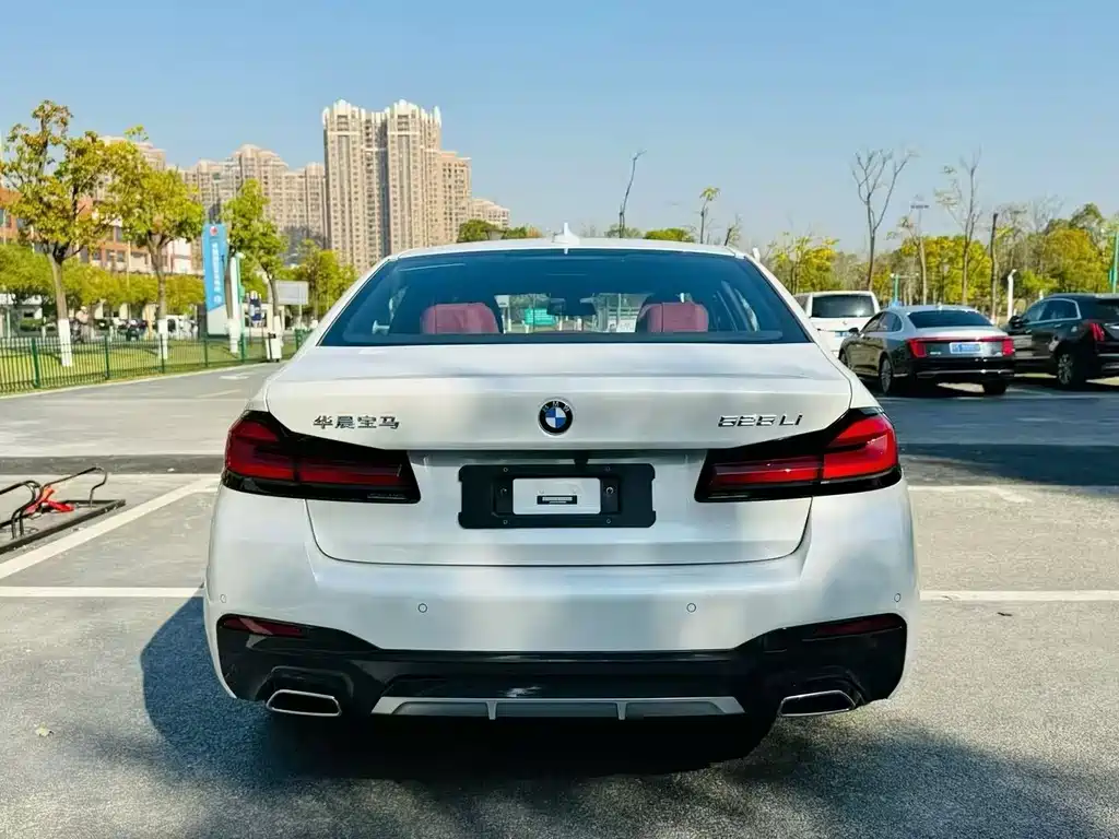 BMW 5 Series — миниатюра 8