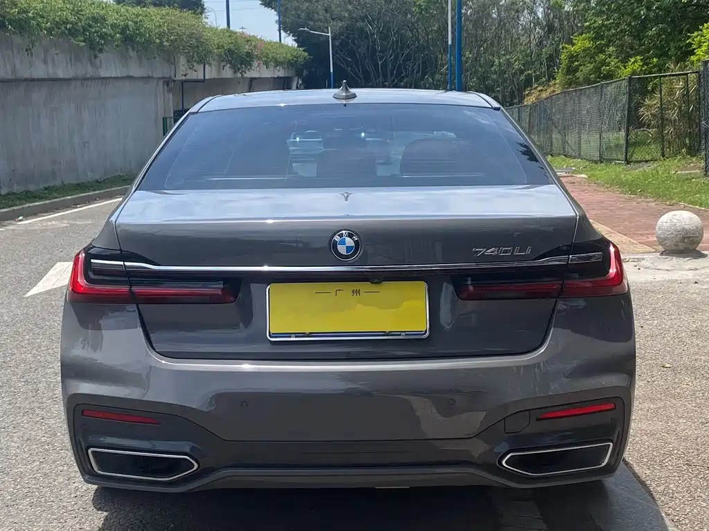 BMW 7 Series 740Li Leading Type M Sport Package, фото 3