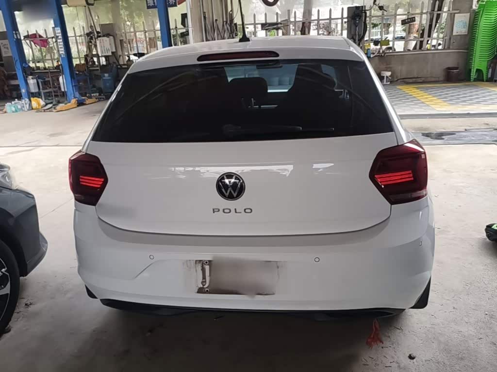 Volkswagen Polo 1.5 л 2023 г. Белый, пробег 30800 км