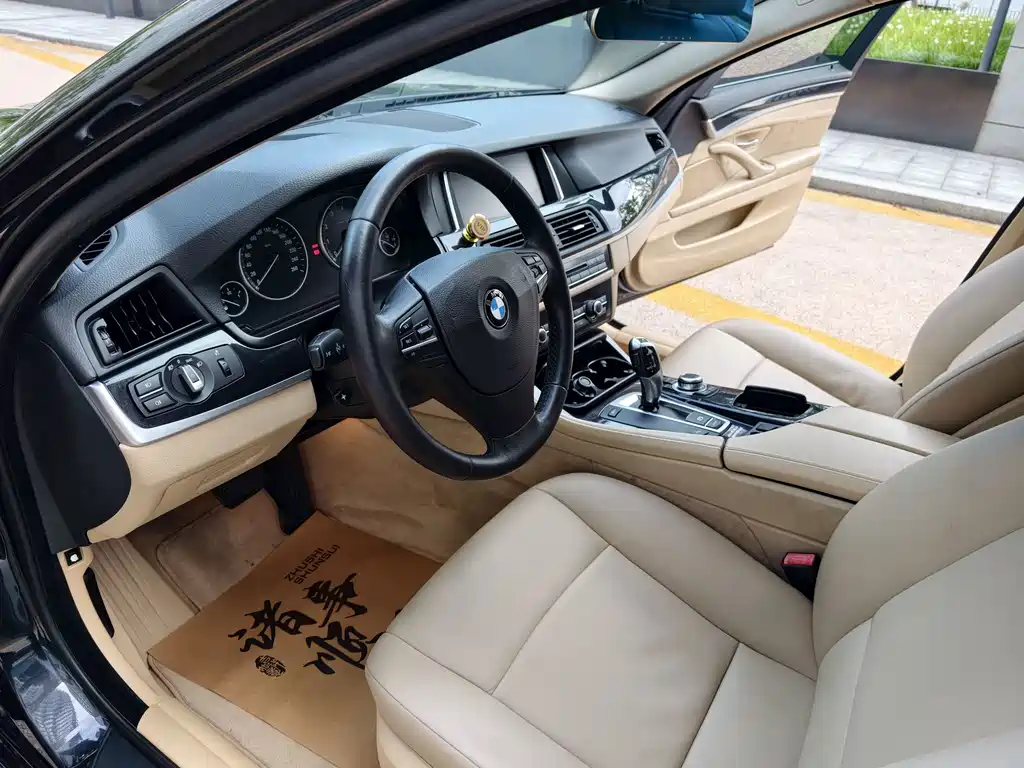 BMW 5 Series — миниатюра 7