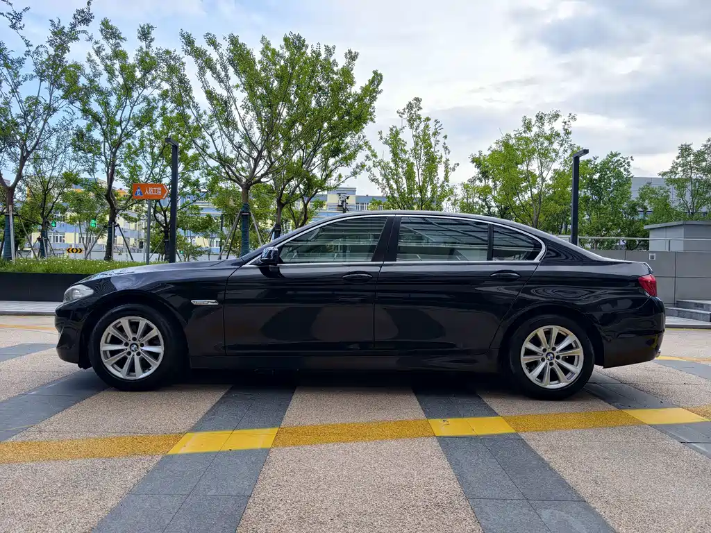 BMW 5 Series — миниатюра 23
