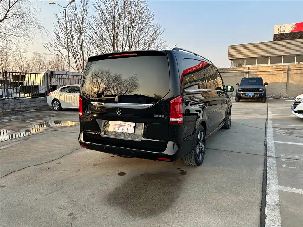 MERCEDES-BENZ V CLASS