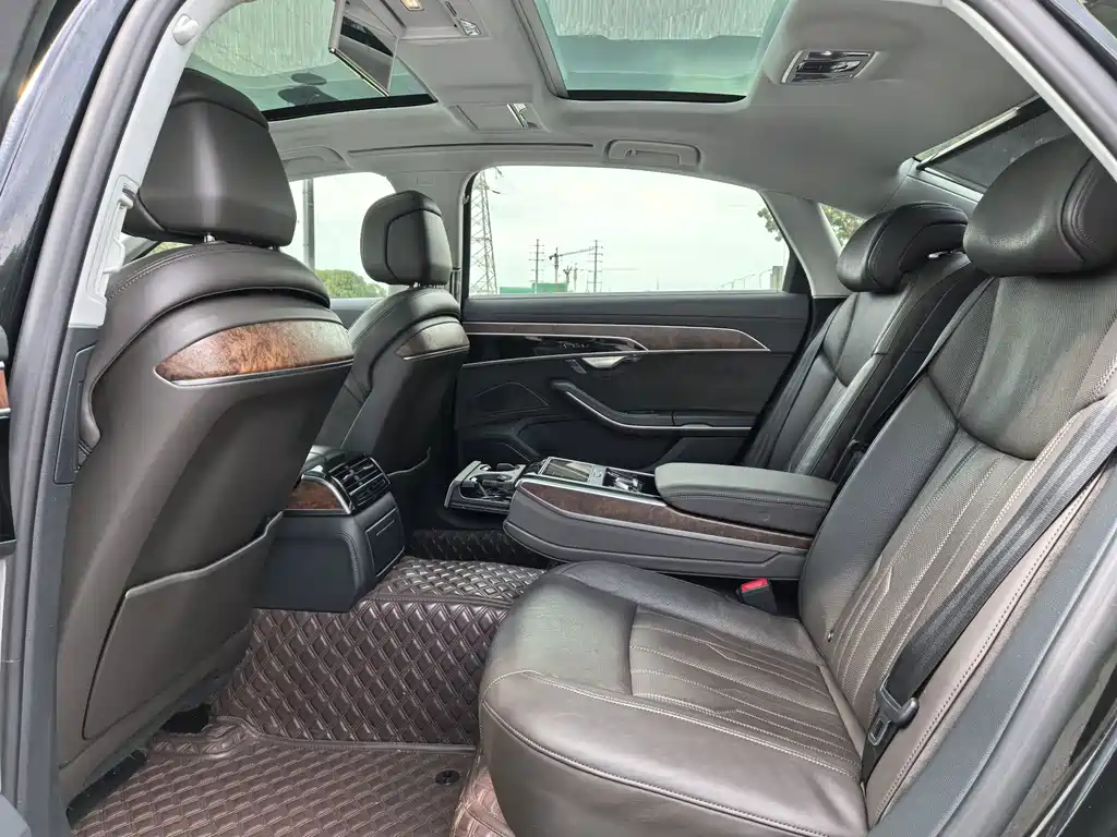 Audi A8 — миниатюра 10