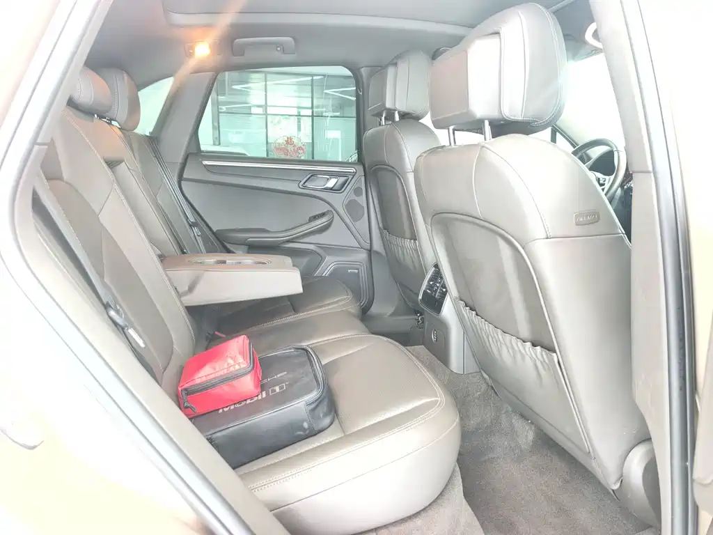 Porsche Macan — миниатюра 4