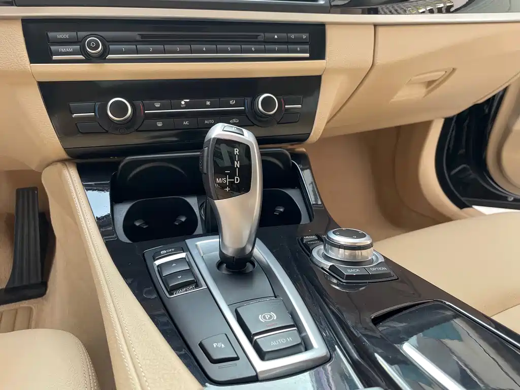 BMW 5 Series — миниатюра 9