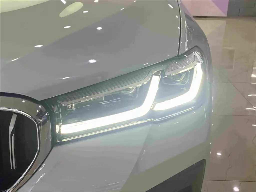 BMW 5 Series — миниатюра 4